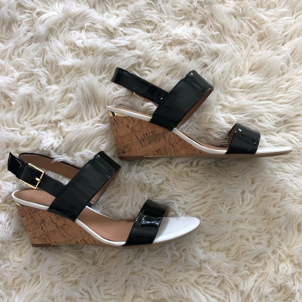 Calvin Klein Pearls patent cork wedge blk/white 9